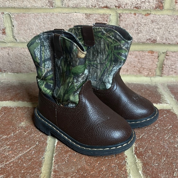 Garanimals Other - Garanimals Mossy Oak Camo Boots size 6